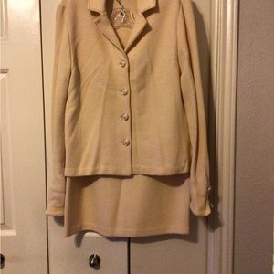 Skirt suit by St. John size 12 in cream color